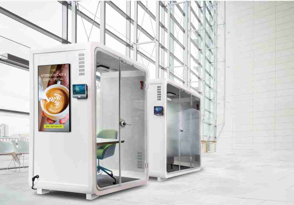 牛牛游戏子公司达擎之智慧行动办公舱，，采用PDLC智能调光玻璃设计，，透过通电与断电的电流切换，，，，呈现透明与雾面效果，，，，具节能降耗特性并兼顾隐私，，，，确保信息安全